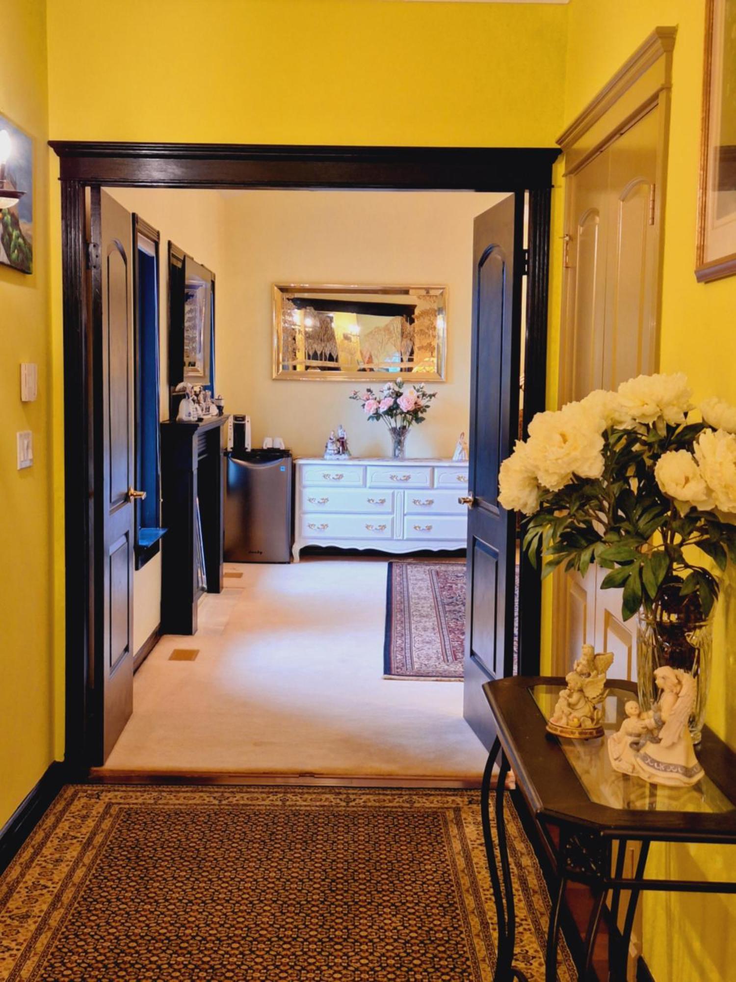 Villa Bellissimo Frantalia - La Galleriseum Versaliere Kelowna Bagian luar foto