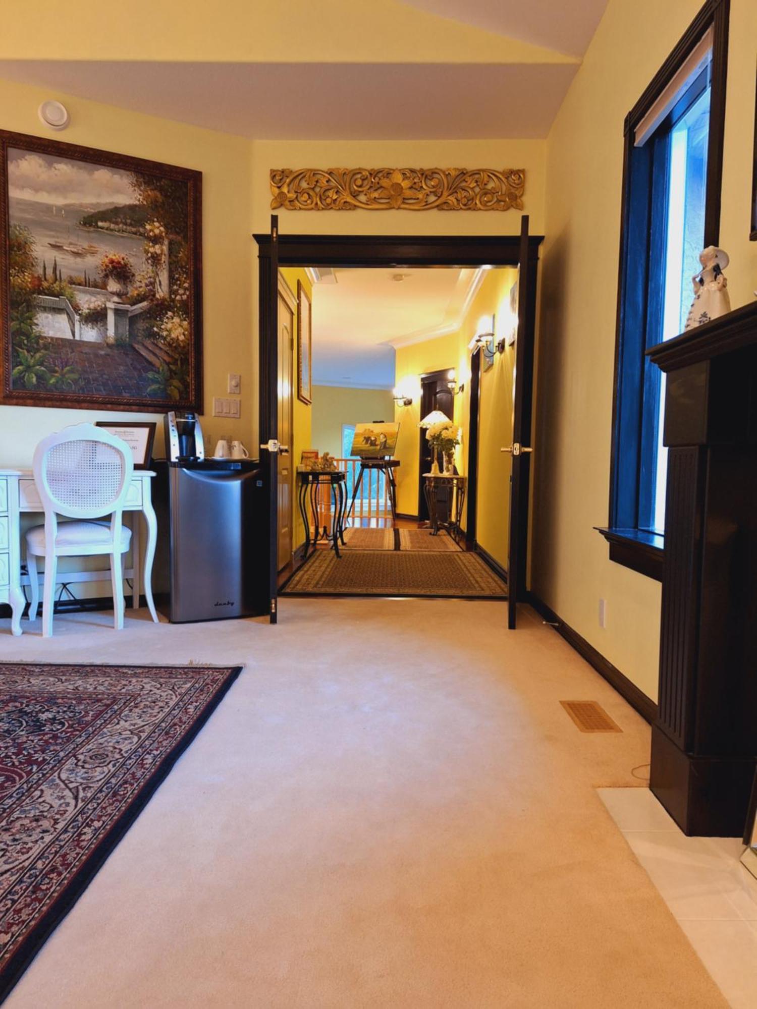 Villa Bellissimo Frantalia - La Galleriseum Versaliere Kelowna Bagian luar foto