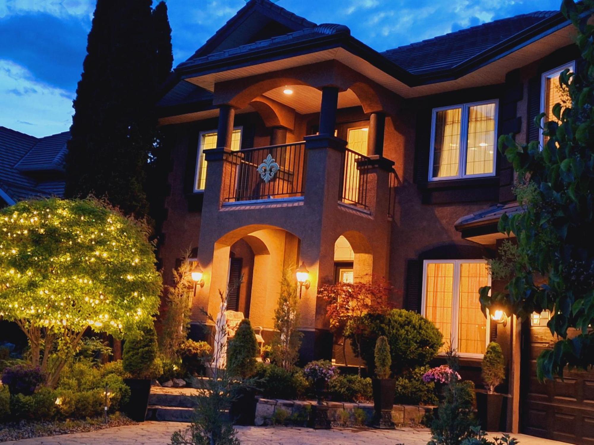 Villa Bellissimo Frantalia - La Galleriseum Versaliere Kelowna Bagian luar foto